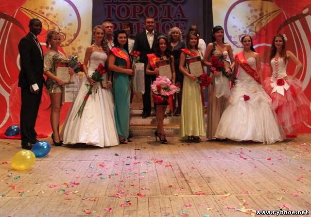 Алена Гаврилова стала обладательницей звания «Мисс Рыбное 2012»