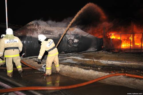 В Рязани сегодня горел нефтеперерабатывающий завод. Причины пожара устанавливаются