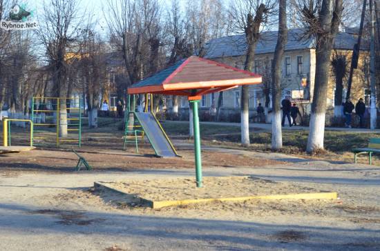 Детский парк в центре Рыбного стали снова восстанавливать