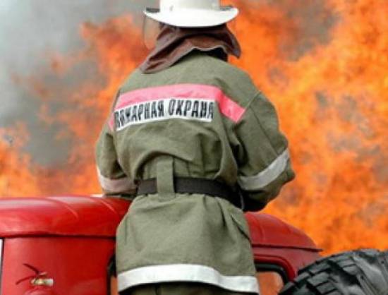 Пожарные спасли в Новоселках семью от огня