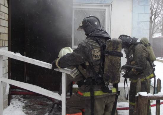 На пожаре в Рыбном спасли шесть человек