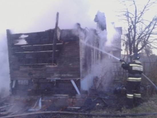 В Рыбном сгорел дом. Есть пострадавший