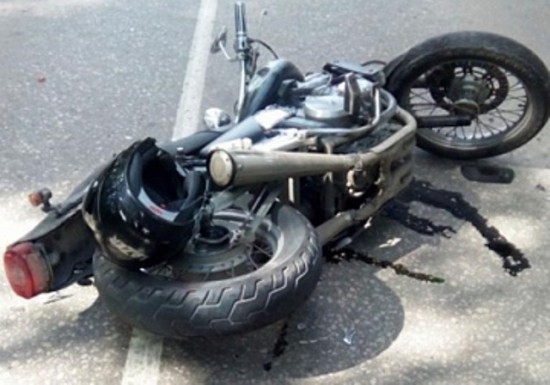 В Ходынино мотоцикл столкнулся с внедорожником