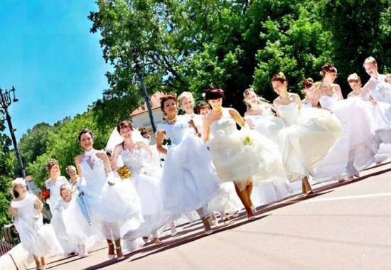 парад невест и женихов в рыбном