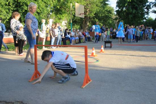 День защиты детей в Рыбном 1 июня. Фото