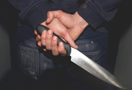 Из-за спора на кухне в Рыбновском районе получил удар ножом в спину
