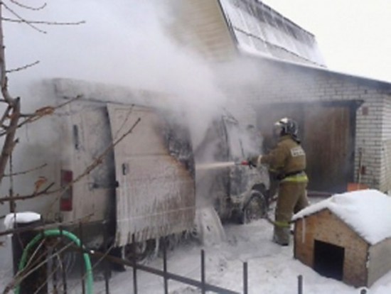 За новогодние праздники в Рыбновском районе сгорели дача и микроавтобус