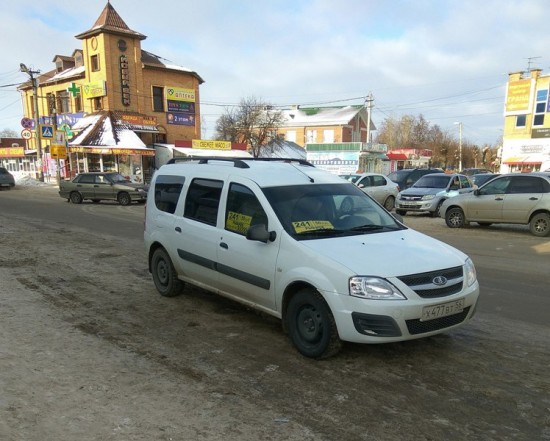 В Рыбном происходят нападения на машины такси «Ларгус»