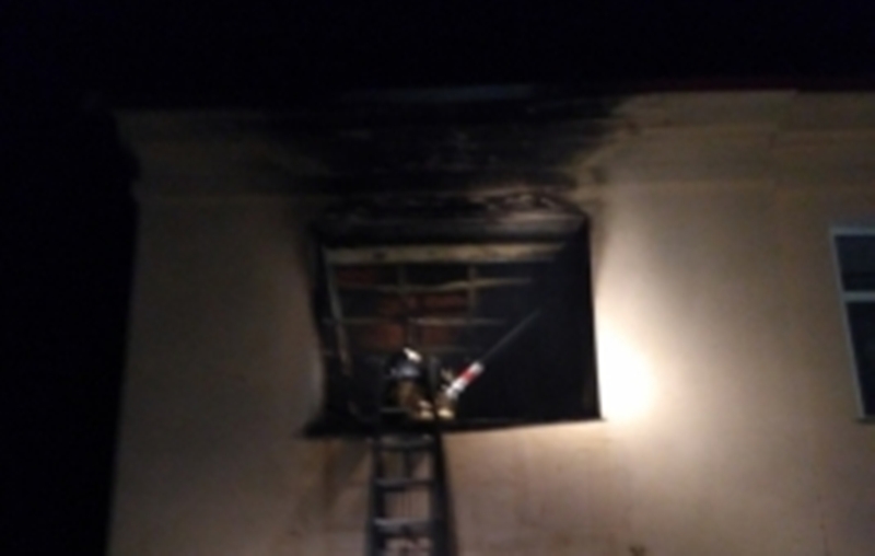 В Рыбном на втором этаже дома сгорела квартира