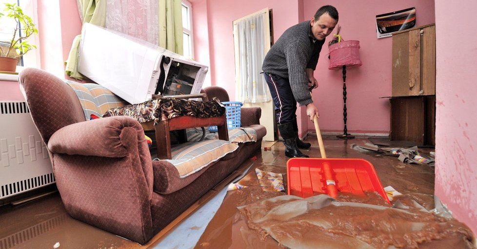 Житель Рыбного получит более 70 тысяч компенсации за потоп в квартире