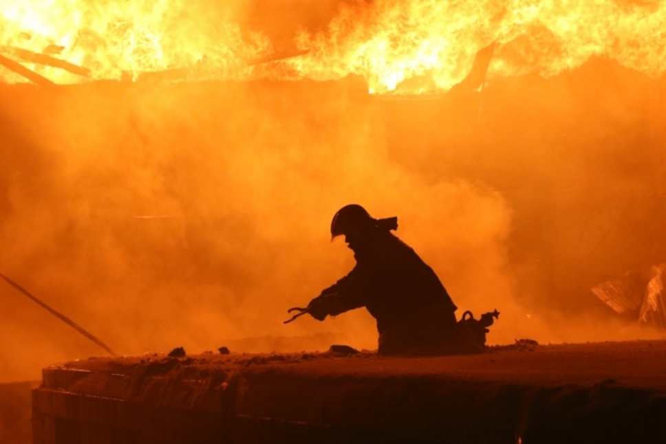 На вчерашний пожар в Старолетвово выезжали 9 единиц техники. Фото