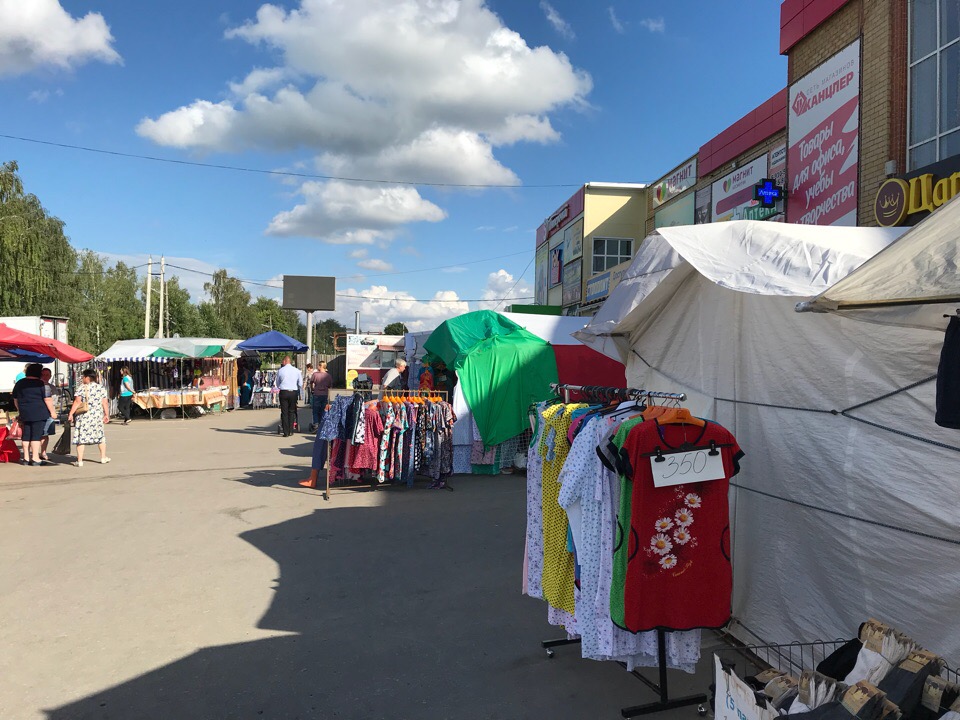 В Рыбном проходит ярмарка товаров народного потребления у ТЦ «Магнит-Пятерочка»