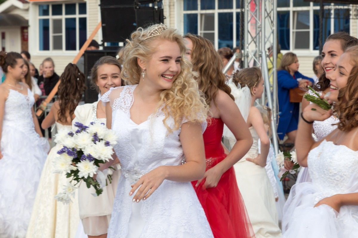 В Рыбном пройдет «Парад вечерних платьев» на День молодежи