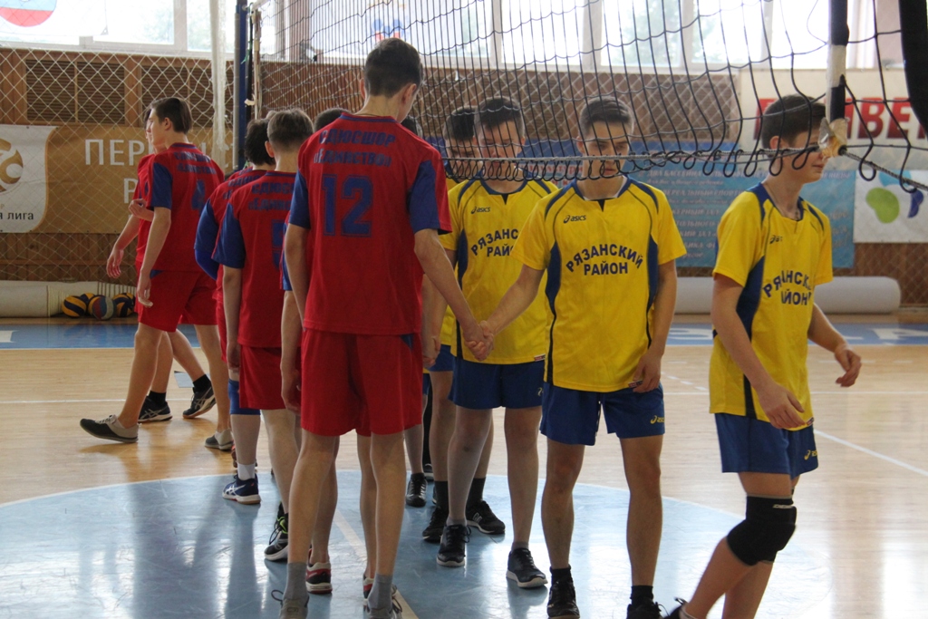 В ФСК «Звезда» состоялись соревнования по волейболу «Серебряный мяч»