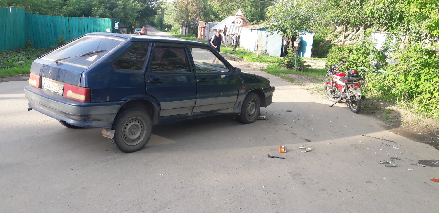 В Рыбновском районе 12-летний подросток врезался на мопеде в автомобиль