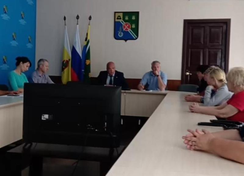 В Администрации Рыбновского района прошла встреча с жильцами аварийных домов на ул. Мира