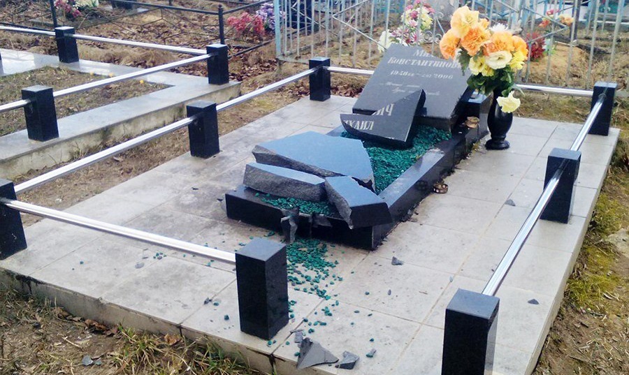 Рыбновец попал в психбольницу за вандализм на кладбище в состоянии опьянения