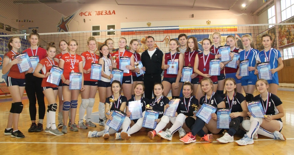 В ФСК «Звезда» состоялось открытое первенство ГАУ РО «СШ «ЗВЕЗДА» по волейболу
