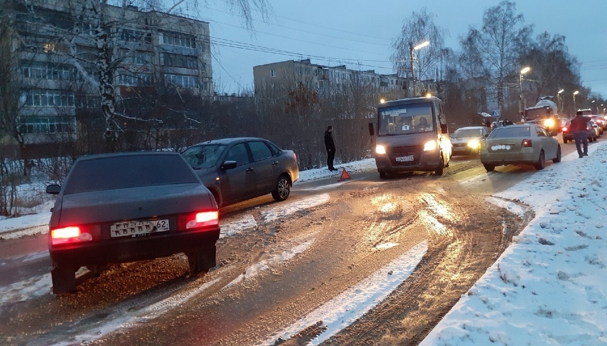 На ул. Большой столкнулись три автомобиля