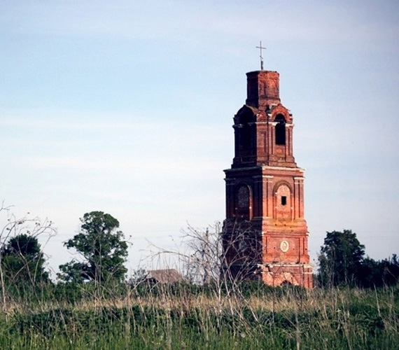 Колокольня и Борисоглебская церковь в с. Вакино