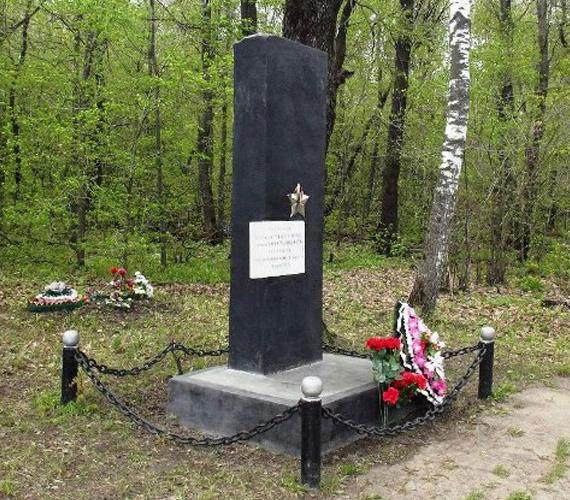 Мемориал погибшим летчикам в 1942 году